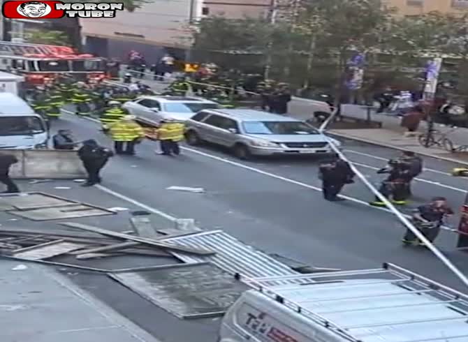 Video :Three individuals are crushed when scaffolding collapses on a sidewalk in New York